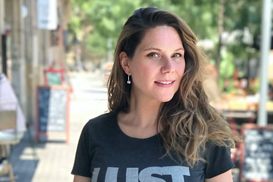 ২০ বছরেরও বেশি সময় ধরে এরিকা প্রাপ্তবয়স্কদের জন্য ছবি বানিয়ে চলেছেন। তিনি জানিয়েছেন, মানুষকে আনন্দ দিতেই পর্ন ছবি তৈরি করা হয়। এ ছাড়াও অনেক মানুষই পর্ন ছবি সাধারণ ছবির মতো উপভোগ করেন বলেও তাঁর দাবি।