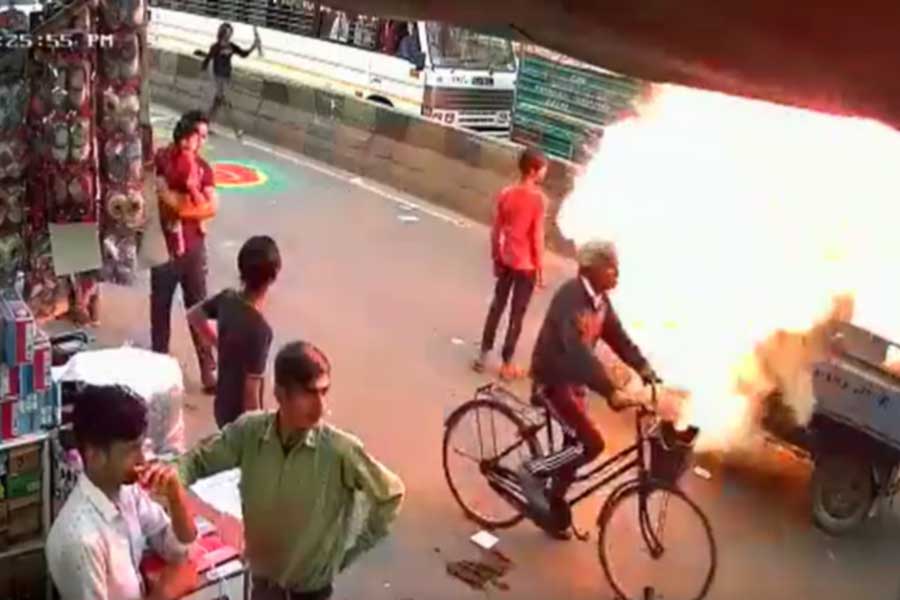 blast in e-rickshaw