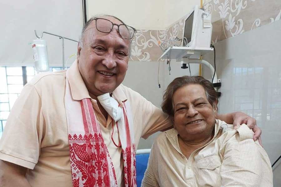 Actor Victor Banerjee and director Prabhat Roy