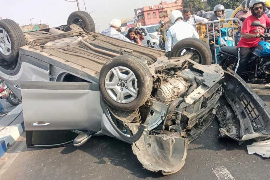 Car accident in MAA fly over