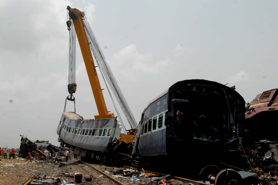 Jnaneswari Express train derailment incident