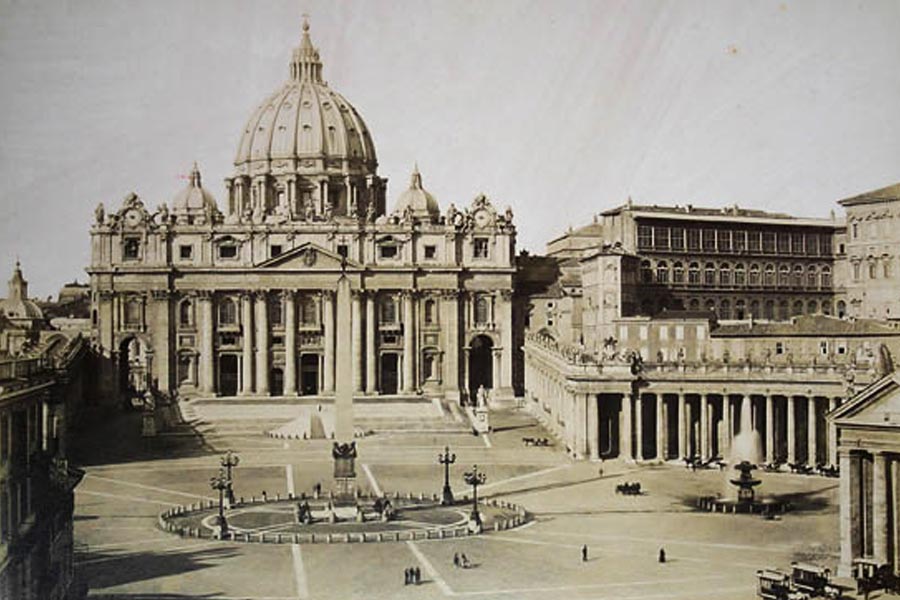 কথিত আছে, ভ্যাটিকান প্রাসাদে নাকি অনেক গুরুত্বপূর্ণ নথি লুকনো রয়েছে। যা প্রকাশ্যে এলে ইতিহাস বদলে যাওয়ার সম্ভাবনাও রয়েছে। কেউ কেউ বলেন মানবতার উপকারে লাগবে এমন সব নথিও নাকি সেই প্রাসাদে লুকোনো রয়েছে।