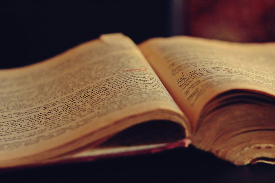 ওই বই অনুযায়ী, ১৯৫০-এর দশকে ভ্যাটিকানের ফাদার পেলেগ্রিনো আর্নেটি এবং বিখ্যাত পদার্থবিদ এনরিকো ফার্মি, ওয়ের্নহার ফন ব্রাউন-সহ ১২ জন বিজ্ঞানী একটি সময়যান তৈরি করেন বলে দাবি করা হয়েছে।