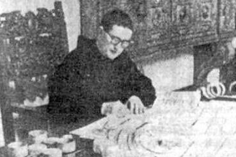 ফাদার আর্নেটি দাবি করেছিলেন, তিনি অতীতে গিয়ে জিশুর শেষ নৈশভোজ বা বিখ্যাত ‘লাস্ট সাপার’-এরও সাক্ষী হয়েছিলেন এবং একটি ছবি তুলেছিলেন যা তিনি স্মৃতিচিহ্ন হিসাবে রেখে দিয়েছেন।