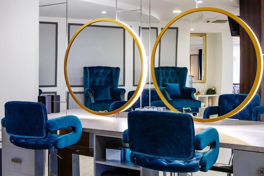 রাশিয়ার ঘটনা। ২০০৯ সালে রাশিয়ায় মেশচোভিস্ক এলাকার একটি স্যালোঁতে ডাকাতি করতে গিয়েছিলেন ৩২ বছর বয়সি ভিক্টর জাসিনস্কি।