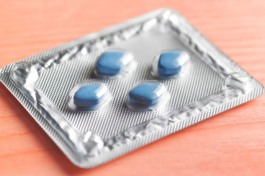 ভায়াগ্রা নিয়ে দাঁড়িয়ে রয়েছেন ওলগা। ভিক্টরের অনুমতি ছাড়া জোর করে তাঁর মুখের ভিতর পুরে দেন ভায়াগ্রা। তার কিছু ক্ষণ পরেই ভিক্টরের সঙ্গে শরীরের খেলায় মেতে ওঠেন ওলগা।