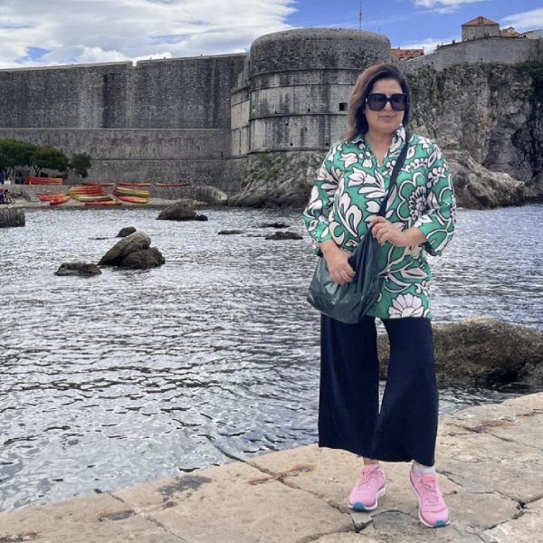 ‘অ্যায়সা ভি হোতা হ্যায়’ নামে একটি হিন্দি ছবি পরিচালনা করেছিলেন তিনি। সেই ছবির সম্পূর্ণ খরচ দিয়েছিলেন কামরান।