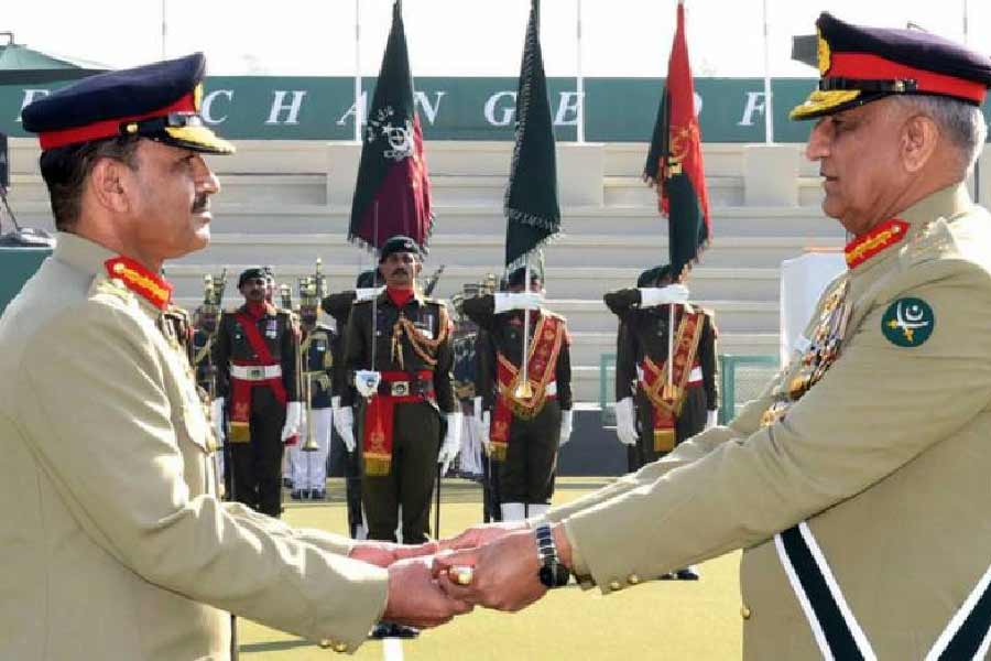 এর পর মুনির পাকিস্তান নৌবাহিনী এবং নৌসেনার প্রশংসা করেন। তরুণ অফিসারদের আরও বেশি করে দায়িত্ব নেওয়ার কথা বলেন।