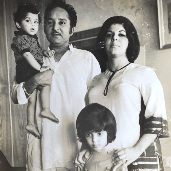 টাকা শোধ করতে বহুমূল্য গয়নাগাটি বিক্রি করে দিয়েছিলেন তিনি। কিন্তু তাতেও সব টাকা শোধ করে উঠতে পারেননি কামরান। শেষ সম্বল হিসাবে নিজেদের বাড়িও বিক্রি করে দিয়েছিলেন তিনি।