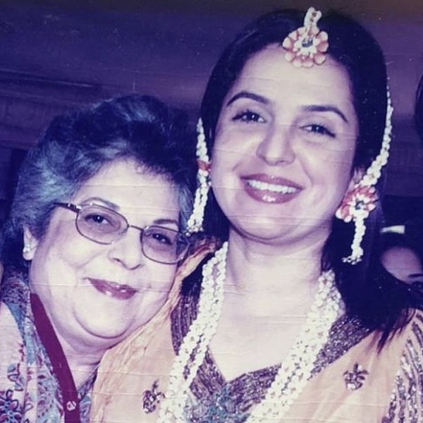 এই আঘাত সহ্য করতে পারেননি কামরান। অসুস্থ হয়ে মারা যান ফারহার বাবা। পরিবারের সব দায়িত্ব এসে পড়ে ফারহা এবং তাঁর ভাই সাজিদের উপর।