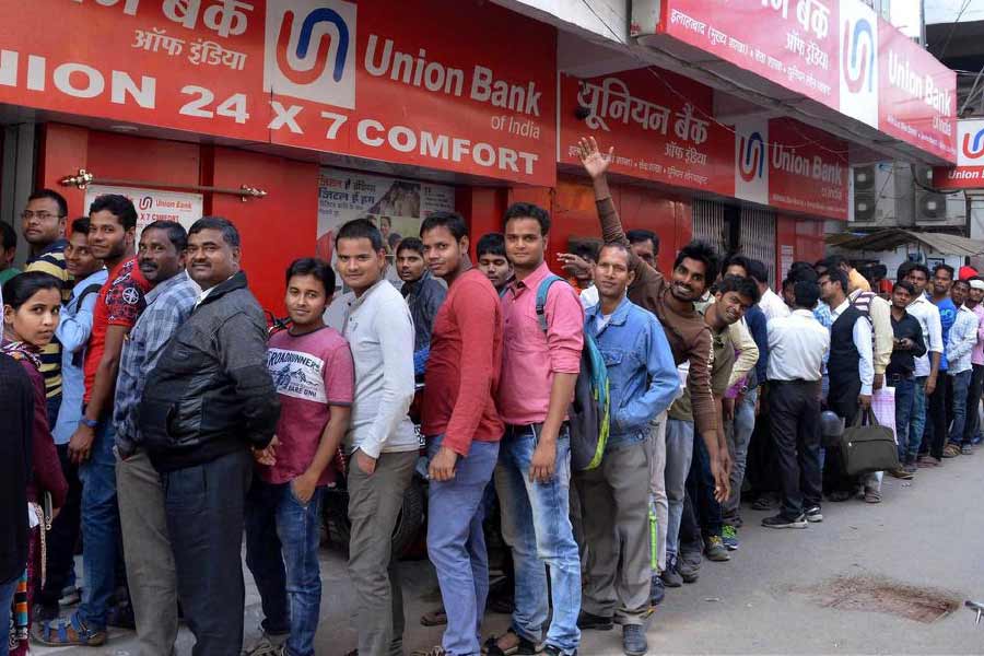 বিচারপতি আব্দুল নাজিরের নেতৃত্বে ৫ বিচারপতির সাংবিধানিক বেঞ্চ শীতকালীন বিরতির আগে বাদী-বিবাদী পক্ষের যুক্তি শুনেছিল এবং ৭ ডিসেম্বর রায়দান স্থগিত রেখেছিল। সাংবিধানিক বেঞ্চের অন্য সদস্যরা হলেন, বিচারপতি বিআর গাভাই, বিভি নাগরত্না, এএস বোপান্না এবং ভি রামাসুব্রহ্মণ্যম।