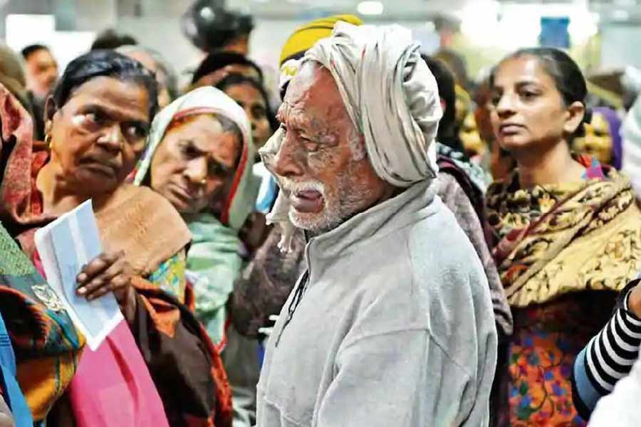 সরকারের তরফে সেই আবহে দাবি করা হয়েছিল, পুরনো নোট বদল করলে কালো টাকা রাখা ব্যক্তিরা এক দিকে যেমন বিপদে পড়বে, তেমনই ভারতীয় অর্থনীতিতে স্বচ্ছতা আসবে। কিন্তু নোটবন্দি হতেই সম্পূর্ণ অন্য এক চিত্র ধরা পড়ে।