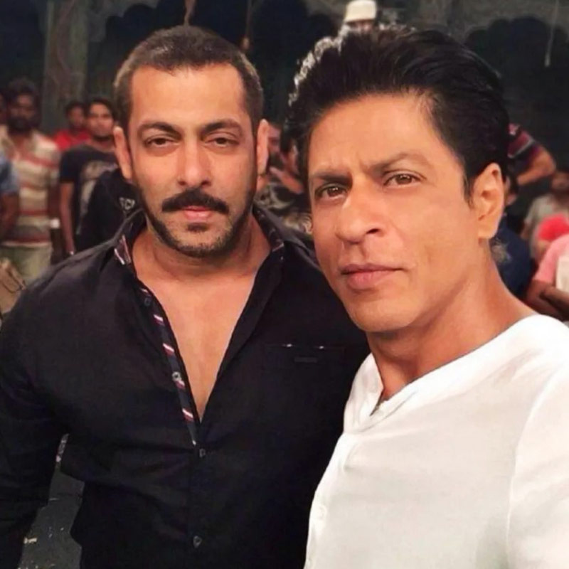 শাহরুখ এবং সলমন— বলিউডের দুই খানের সম্পর্ক নিয়ে সবসময় বলিপাড়ায় চর্চা চলে এসেছে। তবে দুই অভিনেতা বার বার এই ভুল ধারণায় জল ঢেলে দিয়েছেন। এই বছরেও তার অন্যথা হবে না। সলমন এবং শাহরুখকে দু’টি ছবিতে একসঙ্গে কাজ করতে দেখা যাবে।