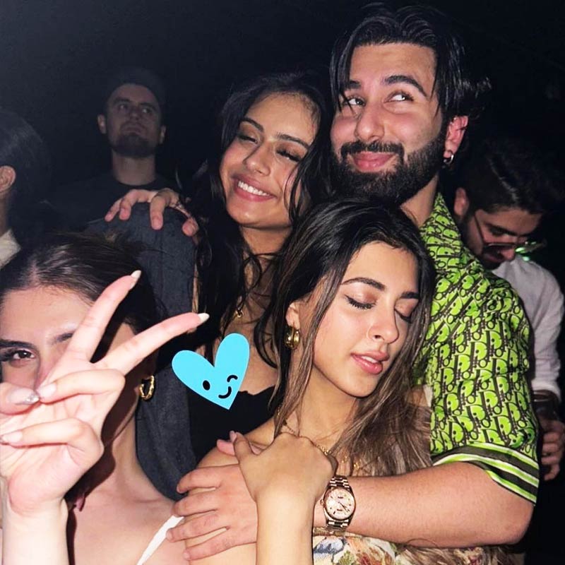 নায়সার পোশাক নিয়েও কুমন্তব্যের ঝড় বয়ে যায় সমাজমাধ্যমে। নায়সার অনুরাগীরা তাঁকে দেখে প্রশংসায় মুখর হয়ে উঠলেও নেটব্যবহারকারীর একাংশের দাবি, নায়সাকে এই সাহসী পোশাকে একটুও মানাচ্ছে না।