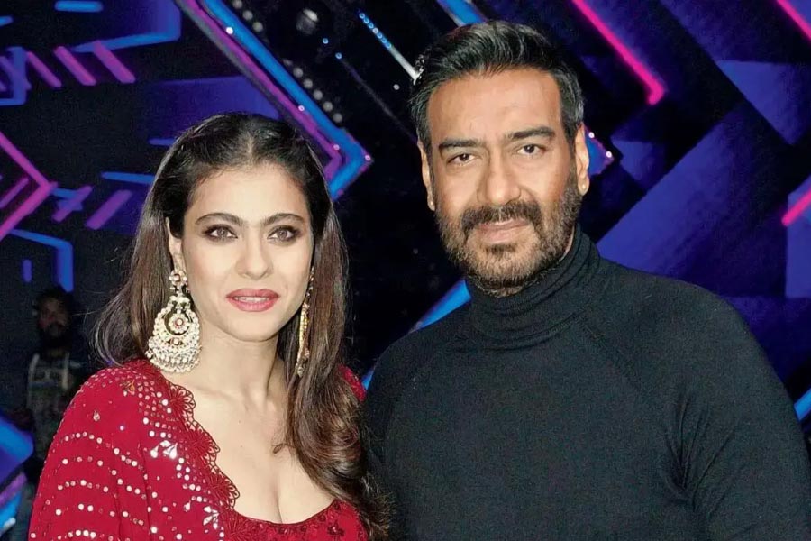 তবে নায়সাকে কবে বড় পর্দায় দেখা যাবে সেই বিষয়ে মুখে কুলুপ এঁটেছেন অজয় এবং কাজল দু’জনেই। কাজলকে জিজ্ঞাসা করা হলে তিনি বলেন, ‘‘আমি এবং অজয় ওকে কোনও কিছুতেই জোর করি না। এখন নিজের জীবন উপভোগ করুক নায়সা।’’