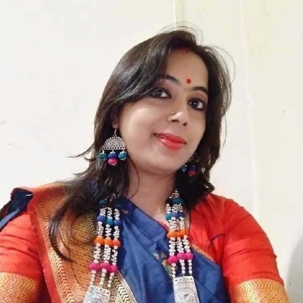 কে এই অনামিকা? শিলিগুড়ির দুধমোড় সংলগ্ন এলাকার বাসিন্দা অনামিকাও এক জন এসএসসি পরীক্ষার্থী। তিনি এখন একটি বেসরকারি স্কুলের শিক্ষিকা।  