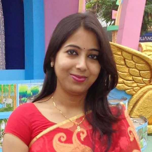 অনামিকার দাবি, এই ভুল তথ্য ঠিক করা হলে র‌্যাঙ্কিংয়ে অন্তত আট ধাপ পিছিয়ে যাবেন ববিতা। আর যোগ্য প্রার্থী হিসাবে ২০ জনের তালিকার ২০ নম্বরে উঠে আসবে তাঁর নাম। ফলে চাকরিটা তাঁরই পাওয়ার কথা।