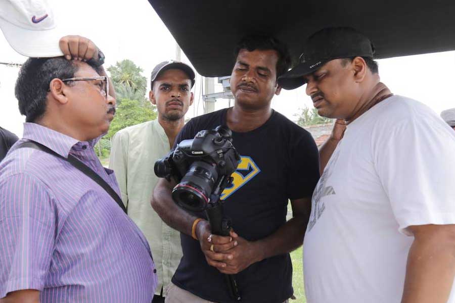 সন্দীপ সম্প্রতি টালিগঞ্জের ডিরেক্টর্স অ্যাসোসিয়েশনের প্রেসিডেন্ট হয়েছিলেন। তাঁর সঙ্গে কাজ করা কর্মীদের কথায়, টলিপাড়ার যে কোনও সমস্যার সমাধানে সঙ্গে সঙ্গে ঝাঁপিয়ে পড়তেন সন্দীপ।