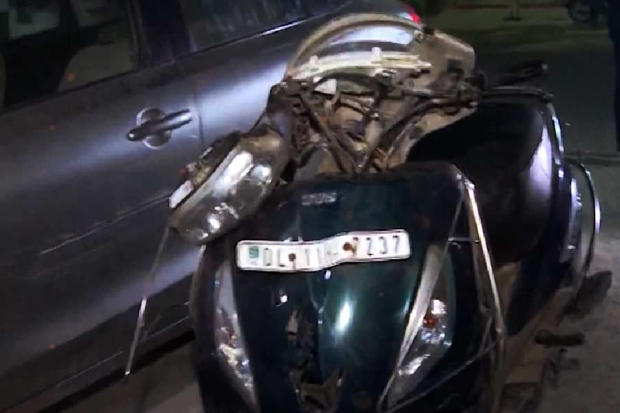 এই ঘটনার পঞ্চম অভিযুক্ত মিঠুন। তিনি পেশায় এক জন হেয়ার ড্রেসার। পুলিশ জেরায় জানতে পেরেছে, অভিযুক্তদের গাড়িটি খাঞ্জাওয়ালার জন্টি গ্রামে গিয়ে মোড় ঘোরার সময় একটি মেয়ের হাত গাড়ির নীচে দেখতে পান মিঠুন। চালকের পাশের আসনে বসে ছিলেন তিনি। তবে মিঠুনের এই দাবি কতটা সত্যি তা খতিয়ে দেখছে পুলিশ।