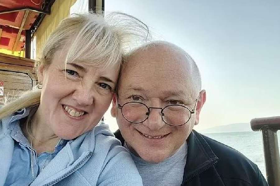 ব্রহ্মচর্যের জীবন ছেড়ে স্বাভাবিক জীবনে ফিরে আসার পথটা মোটেই সহজ ছিল না দু’জনের কাছে।