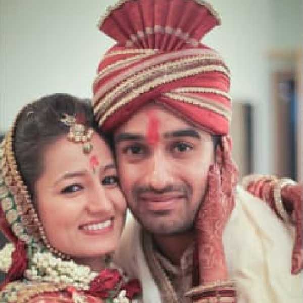 প্রায় ২ বছর ধরে প্রেমপর্ব চলার পর ২০১২ সালে নভেম্বর মাসে ভারতে বিয়ে হয় তাঁদের। যাকে বলে মধুরেণ সমাপয়েৎ। দু’জনেই গুজরাতি। তাই তাঁদের মধ্যে অনেক মিল ছিল। আবার যে হেতু নিখিল ভারতীয়-আমেরিকান, তাই অনেক অমিলও ছিল। কিন্তু ভালবাসা তাঁদের একসুতোয় বেঁধে রেখেছে। বর্তমানে আমেরিকায় ভরা সংসার তাঁদের। তিন সন্তানের বাবা-মা তাঁরা। নিখিল এবং হিরয়া যেন একে অপরের পরিপূরক।