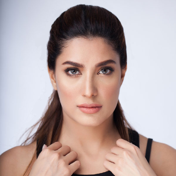 মেহয়িশ হায়াতও রেওয়াৎ করেননি রাজাকে। পুরো অভিযোগকে ‘ভিত্তিহীন’ বলে উড়িয়ে দেন তিনি। ইনস্টাগ্রামে লম্বা পোস্ট দিয়ে লিখেছেন, ‘‘সস্তার খ্যাতি পাওয়ার জন্য কেউ মানবিকতা থেকে দূরে সরে অনেক নীচে নেমে যান। আশা করি, নিজের দু’মিনিটের খ্যাতি উপভোগ করছেন।’’