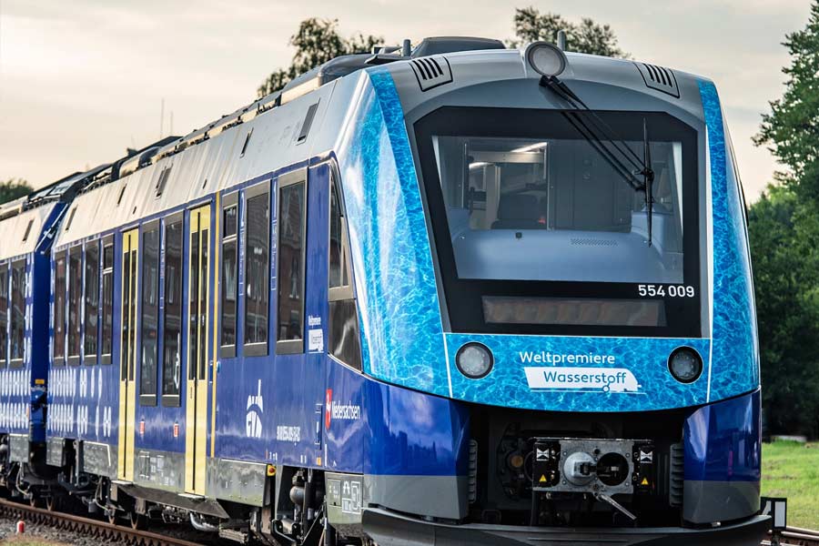 অন্য দিকে, জার্মানির ট্রেন নির্মাণকারী সংস্থা ‘অ্যালস্টম’-এর দাবি, সেই দেশের সবুজ ট্রেন ‘করাডিয়া ইলিন্ট’ জ্বালানি ছাড়াই ছুটে যেতে পারে ১১৭৫ কিলোমিটার।