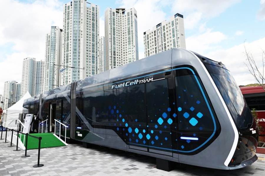 তারও আগে ২০১০-এর মাঝামাঝি কয়েকটি হাইড্রোজেন চালিত ট্রাম তৈরি করা হয়েছিল। 