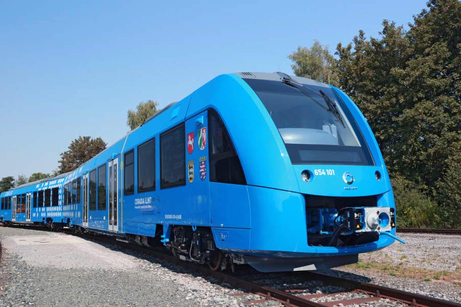 বিশ্বের প্রথম হাইড্রোজেন ট্রেন চালু হয় জার্মানিতে। জার্মান সরকার জানিয়েছে, ১৫টি ডিজেল ট্রেন সরিয়ে ১৫টি নতুন হাইড্রোজেন ট্রেন চালু হয়েছে সে দেশে।