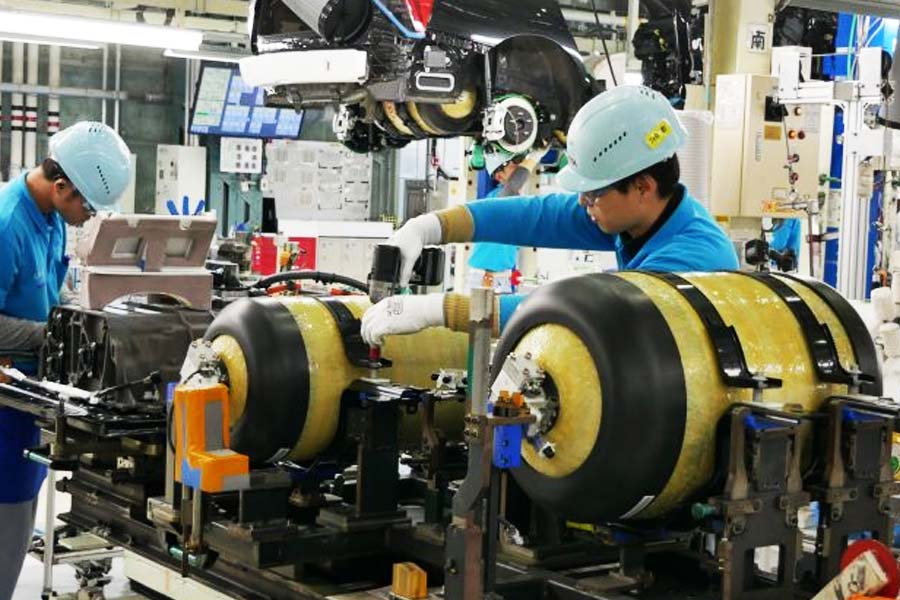 নয়া এই হাইড্রোজেন প্রযুক্তি পণ্য হিসাবে বিক্রি করা নিয়ে চিন্তাভাবনা এখনও প্রাথমিক পর্যায়ে রয়েছে। এই প্রযুক্তিকে পাকাপাকি ভাবে বাজারে আনতে আরও পরীক্ষা-নিরীক্ষার দরকার বলেও বিজ্ঞানীরা জানিয়েছেন।