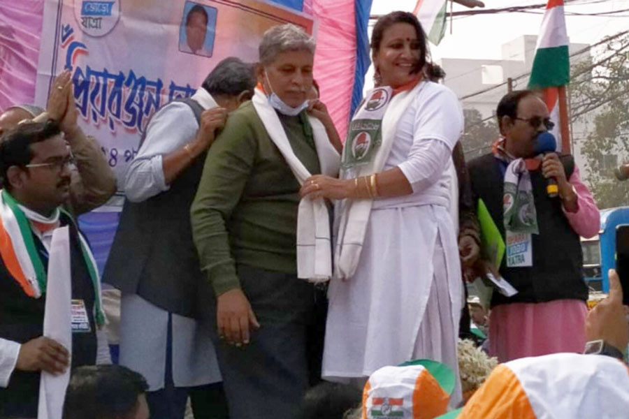 ‘ভারত জোড়ো যাত্রা’ র মঞ্চে শামিল প্রাক্তন ফুটবলার ভাস্কর গঙ্গোপাধ্যায়।