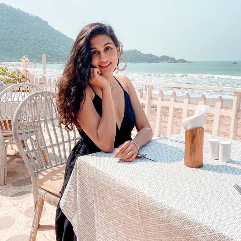 অভিনয়ের পাশাপাশি মডেলিংকে পেশা হিসাবে এগিয়ে নিয়ে যাওয়ার জন্য নানা জায়গায় ফোটোশ্যুটও করেছেন নিধি। ২৩ বছর বয়সেই নিজের পরিচিতি তৈরি করে ফেলেছেন তিনি।