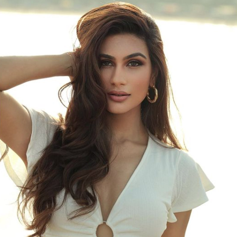 ২০২২ সালে টনি কক্কর তাঁর ইউটিউব চ্যানেল থেকে ‘কিস ইউ’ গানের ভিডিয়ো আপলোড করেছিলেন। এই ভিডিয়োতে টনির সঙ্গে অভিনয় করতে দেখা গিয়েছিল নিধিকে।