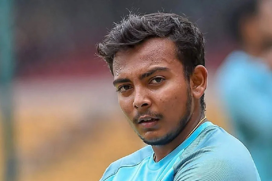 ভারতীয় দলে অনেক দিন সুযোগ পাননি পৃথ্বী। মাঝেমধ্যেই টুইটারে সেই বিষয়ে ক্ষোভপ্রকাশ করতে দেখা যায় তাঁকে। ঘরোয়া ক্রিকেটে তাঁর পারফরম্যান্স ভালই।