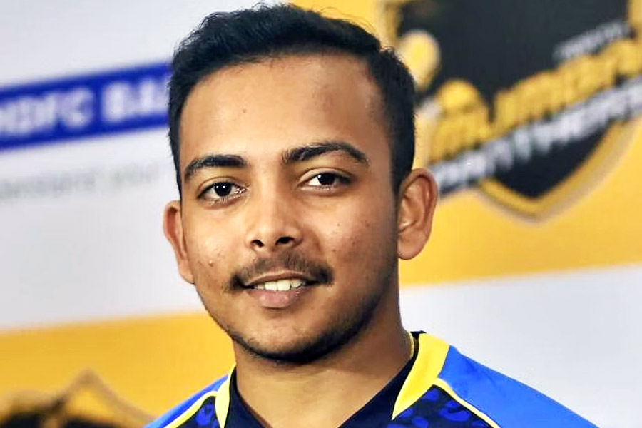 ২০২০ সালের ডিসেম্বরের পর আর টেস্ট খেলেননি পৃথ্বী। দেশের হয়ে শেষ সাদা বলের ম্যাচ খেলেছেন ২০২১ সালের জুলাই মাসে শ্রীলঙ্কার বিরুদ্ধে। আপাতত রঞ্জি ট্রফি-সহ ঘরোয়া ক্রিকেটে মন দিয়েছেন তরুণ ওপেনিং ব্যাটার।