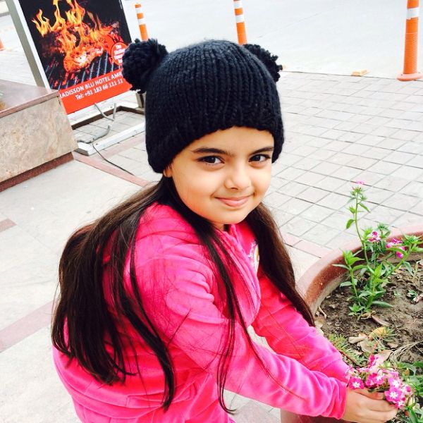 ২০০৭ সালে মুম্বইয়ে জন্ম রুহানিকার। ৫ বছর বয়স থেকেই অভিনয় করছে সে। ২০১২ সালে ‘মেসার্স কৌশিক কি পাঁচ বহুয়েঁ’ ধারাবাহিকে ‘আশি’ চরিত্রে প্রথম অভিনয় করতে দেখা যায় রুহানিকাকে।