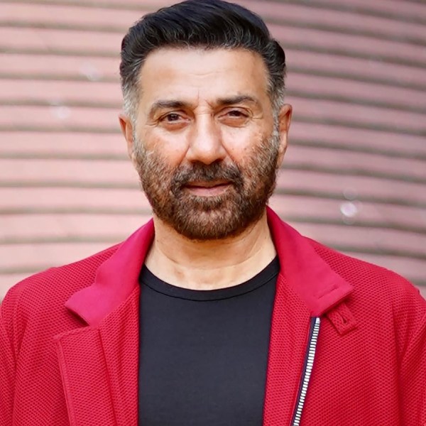 ২০১৬ সালে মুক্তি পায় সানি দেওল পরিচালিত ‘ঘায়েল ওয়ান্স এগেন’। পরিচালনার পাশাপাশি সানিকে এই ছবিতে অভিনয় করতেও দেখা গিয়েছিল।