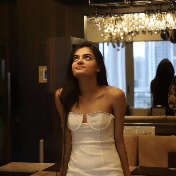 ১৯৯০ সালে মু্ক্তি পাওয়া ‘ঘায়েল’ ছবিটির সিক্যুয়েল ‘ঘায়েল ওয়ান্স এগেন’। এই ছবিতে সানির সঙ্গে অভিনয় করেছিলেন সোহা আলি খান, ওম পুরীর মতো তারকা। এই ছবিতে পার্শ্বচরিত্রে অভিনয় করেছিল রুহানিকা।