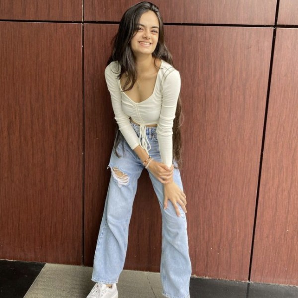 বর্তমানে পড়াশোনার পাশাপাশি বিভিন্ন নামী সংস্থার প্রচারের মুখ হিসাবে দেখা যায় রুহানিকাকে। 