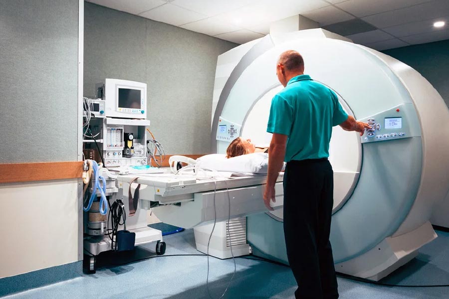 শেষ পর্যন্ত নেদারল্যান্ডসের গ্রোনিনজেন হাসপাতাল এই গবেষণার কাজে তাদের এমআরআই যন্ত্র ব্যবহার করতে দিতে রাজি হয়। এর পর মোট ১৩ বার শারীরিক মিলনের ছবি তোলা হয় এমআরআই যন্ত্রের ভিতর।