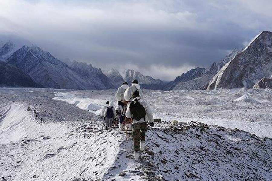 সেনাবাহিনী এক বিবৃতিতে জানিয়েছে, ‘‘বিভিন্ন প্রতিকূলতা থাকা সত্ত্বেও ক্যাপ্টেন শিবা সফল ভাবে প্রশিক্ষণ শেষ করেছেন এবং সিয়াচেন সামলানোর জন্য প্রস্তুত।’’
