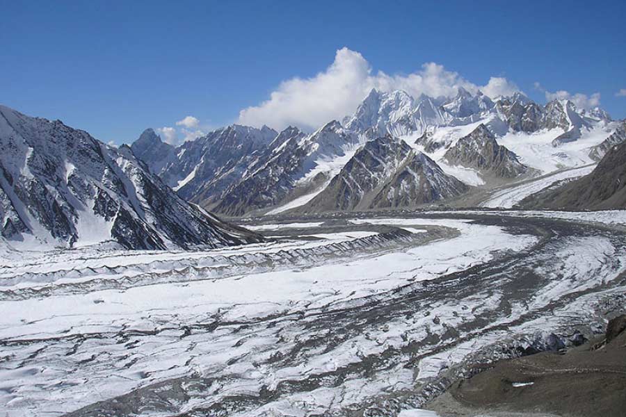 শিবার বিষয়ে প্রতিরক্ষামন্ত্রী রাজনাথ টুইট করে লিখেছিলেন, ‘চমৎকার খবর! মহিলাদের আরও বেশি করে সশস্ত্র বাহিনীতে যোগ দিতে এবং প্রতিটি চ্যালেঞ্জকে এগিয়ে নিয়ে যেতে দেখে আমি রোমাঞ্চিত। ক্যাপ্টেন শিবাকে আমি শুভেচ্ছা জানাই।’’