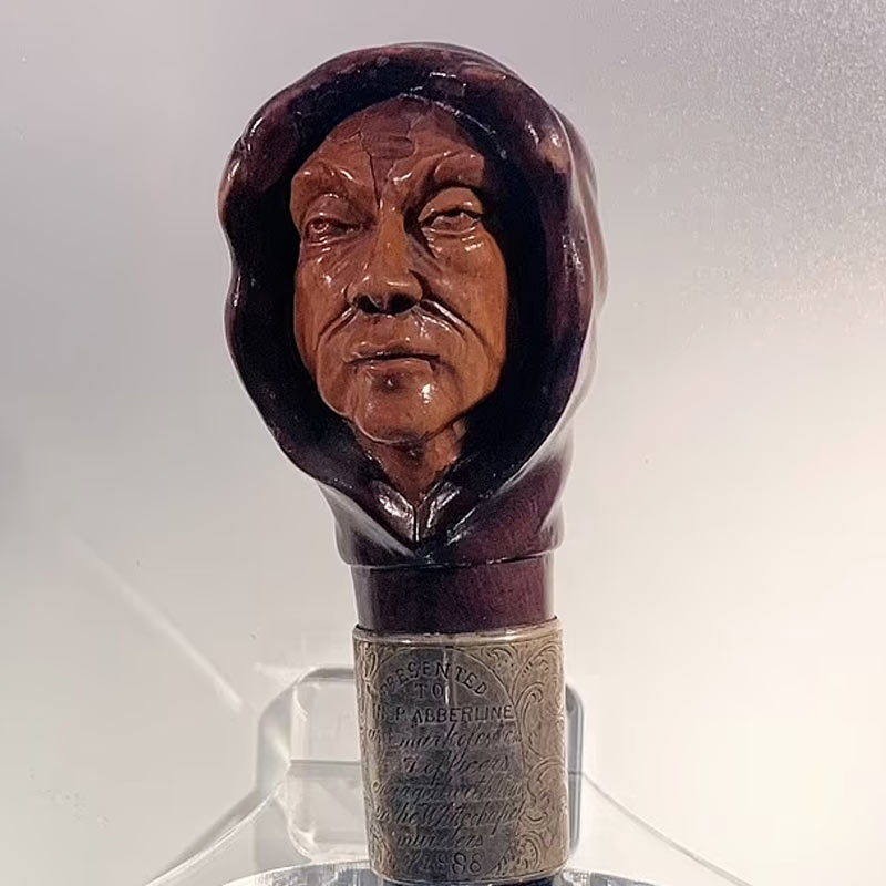 সম্প্রতি ব্রিটিশ ট্যাবলয়েডগুলি দাবি করেছে, ১৩৪ বছর পর জ্যাক দ্য রিপারের আসল চেহারা দেখা গিয়েছে। স্কটল্যান্ড ইয়ার্ডের যে পুলিশকর্তা ওই মামলাগুলির তদন্তে নেমেছিলেন, তাঁর উপহার পাওয়া একটি বেতের লাঠিতেই নাকি খোদাই করা রয়েছে জ্যাক দ্য রিপারের মুখ। যদিও সামলোচকদের পাল্টা দাবি, বিক্রিবাটা বাড়াতেই বেতের লাঠিতে ওই রকম একটি মুখ খোদাই করেছিলেন ফেরিওয়ালারা।