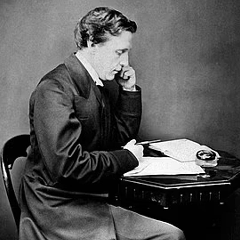 সন্দেহভাজনদের তালিকা থেকে বাদ যাননি বেশ কয়েক জন খ্যাতনামীও। ছিলেন ‘অ্যালিস ইন ওয়ান্ডারল্যান্ড’-এর লেখক লুইস ক্যারল বা উইস্টন চার্চিলের বাবা লর্ড র‌্যান্ডলফ চার্চিলও। এই তালিকায় আরও অনেকেরই নাম ছিল। তবে কারও বিরুদ্ধে রিপার হওয়ার প্রমাণ মেলেনি।