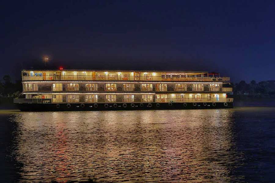 বারাণসী থেকে ডিব্রুগড়, জলপথে ৩ হাজার ২০০ কিলোমিটার পথ পাড়ি দেবে ‘গঙ্গা বিলাস’। বিশ্বের বৃহত্তম প্রমোদতরীর উদ্বোধন করতে চলেছেন প্রধানমন্ত্রী নরেন্দ্র মোদী।