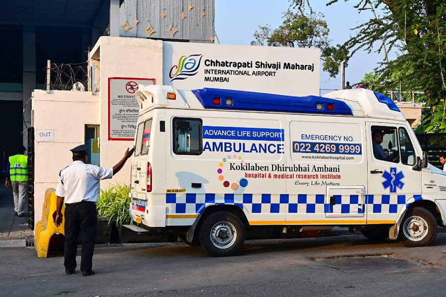 এই অ্যাম্বুল্যান্সে করে পন্থকে বিমানবন্দর থেকে হাসপাতালে নিয়ে যাওয়া হয়।