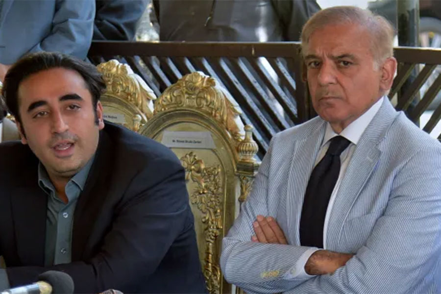 কিন্তু মঙ্গলবার রাতে পরিষ্কার হয়ে গেল, পিপিপি এবং পিএমএল-এন জোট বেঁধে সরকার গড়তে চলেছে।