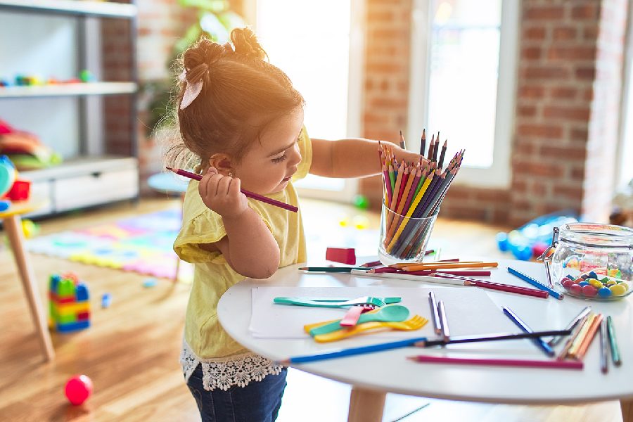 ছোটদের সৃজনশীলতার পরিচয় পেতে পারেন নানা ভাবে।