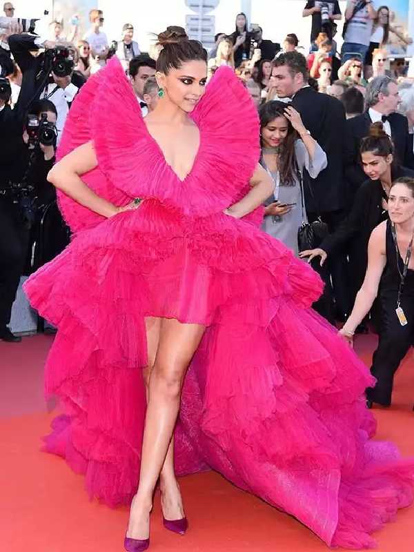 পুতুলের সাজে।