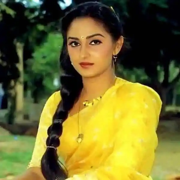 নাহাতার প্রতি জয়ার এই প্রেমের নেপথ্যে ছিল অন্য এক কারণ। এক বার আয়কর সংক্রান্ত গুরুতর সমস্যায় জড়িয়ে পড়েছিলেন জয়া। সেই সময় কোনও তারকা তাঁর দিকে সাহায্যের হাত বাড়াননি। কিন্তু শ্রীকান্ত সব সময় জয়ার পাশে ছিলেন। জয়ার মনে হল, যে মানুষটি তাঁর জীবনের এত বড় সমস্যায় পাশে ছিলেন, সেই মানুষটিই তাঁর জীবনসঙ্গী হওয়ার যোগ্য।